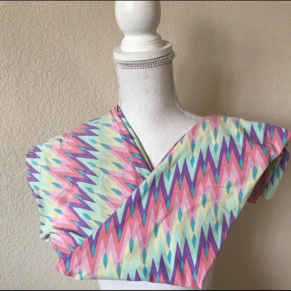 LuLaRoe Bundle - Irma + Leggings - Picture 5 of 9